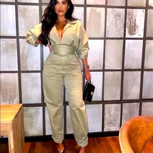 Zara khaki green belted jumpsuit Size M Bloggers Fav!!!